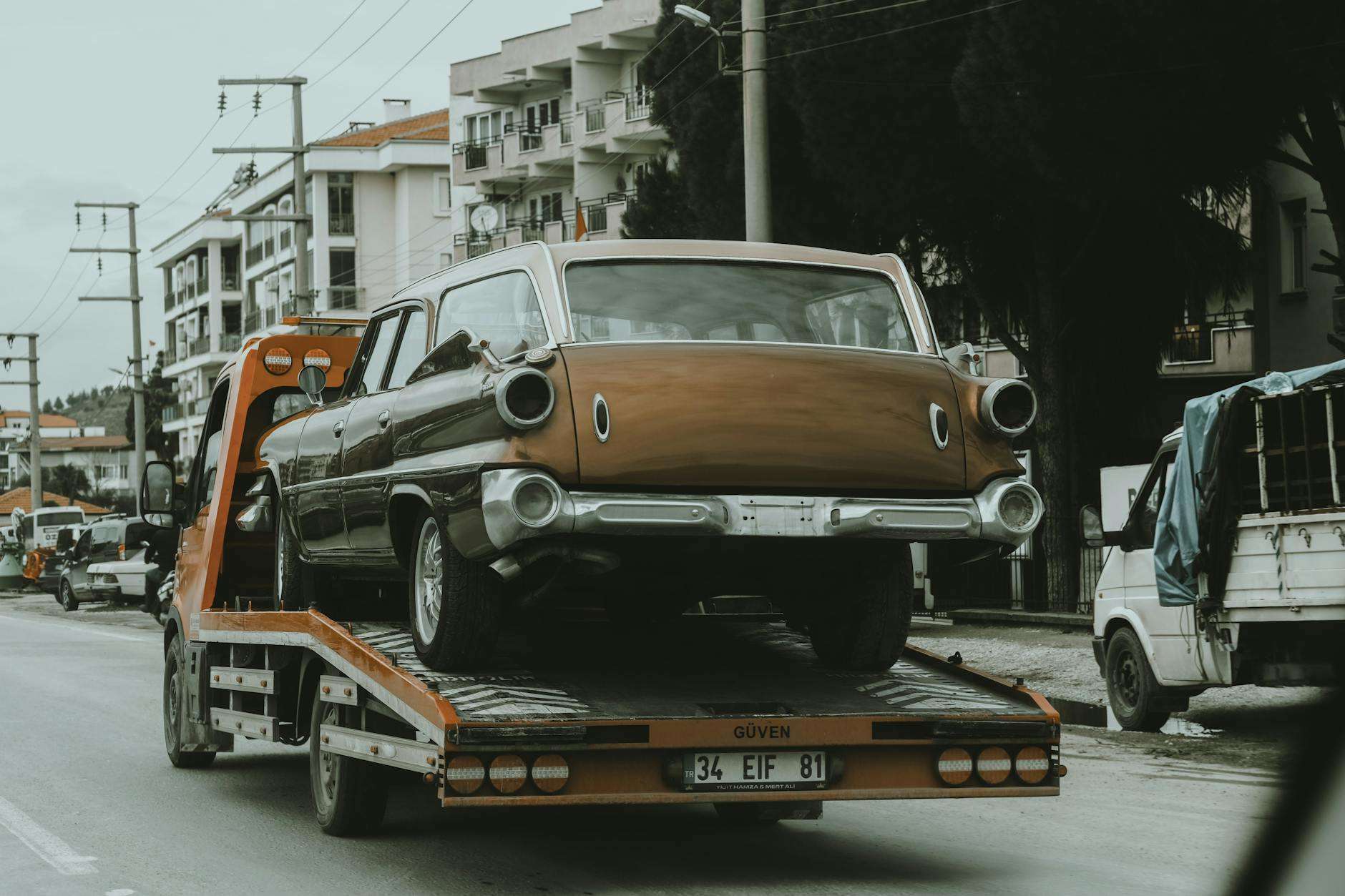 Driveway and tow truck how to save money with hazard lights